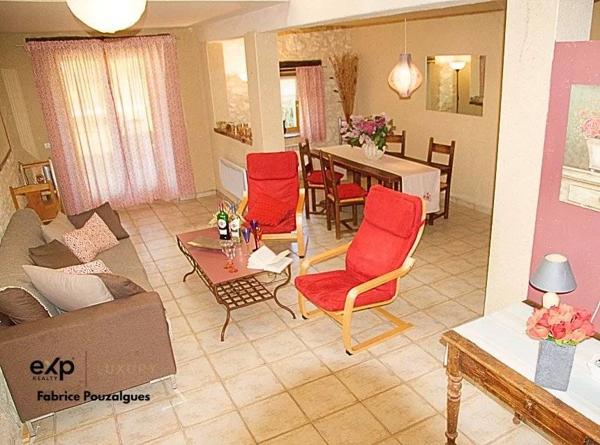 Propriété rare de 8,5 ha avec vue dominante, gîtes, sans contrainte d’exploitation