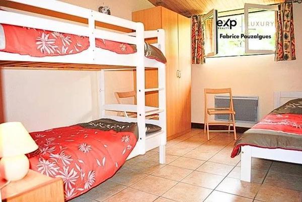 Propriété rare de 8,5 ha avec vue dominante, gîtes, sans contrainte d’exploitation