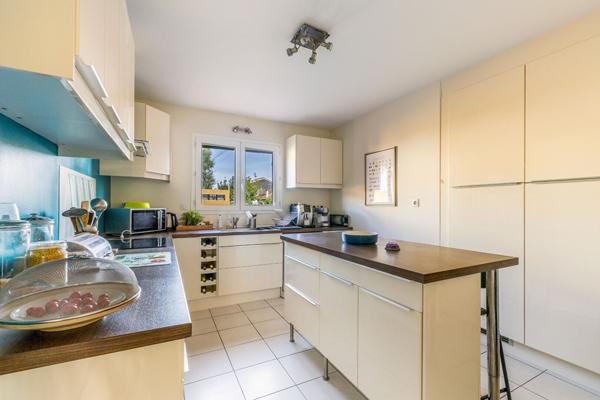 BEGLES STADE MOGA - MAISON 4 PIÈCES AVEC JARDIN ET GARAGE 