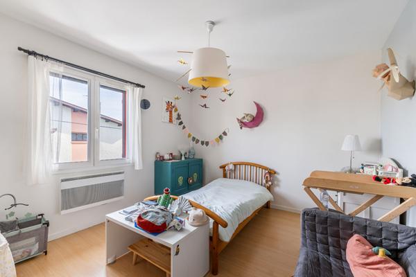 BEGLES STADE MOGA - MAISON 4 PIÈCES AVEC JARDIN ET GARAGE 