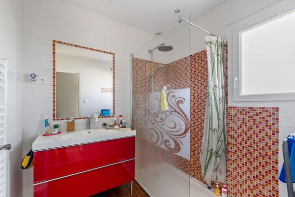 BEGLES STADE MOGA - MAISON 4 PIÈCES AVEC JARDIN ET GARAGE 