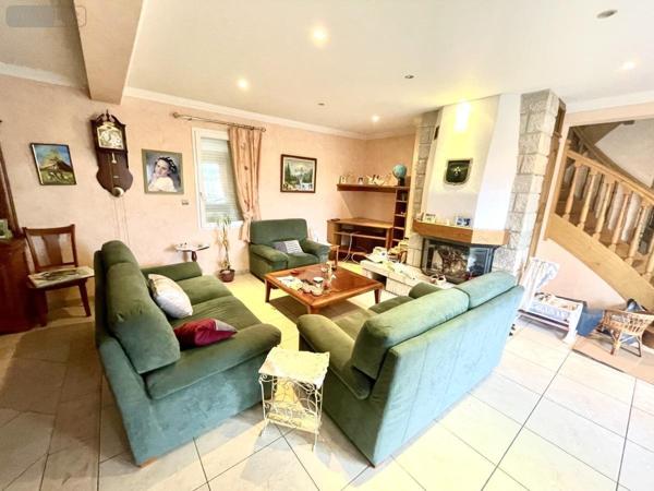 Maison à vendre à Saint-Chély-d'Apcher en Lozère (48200), ref : 48032-208