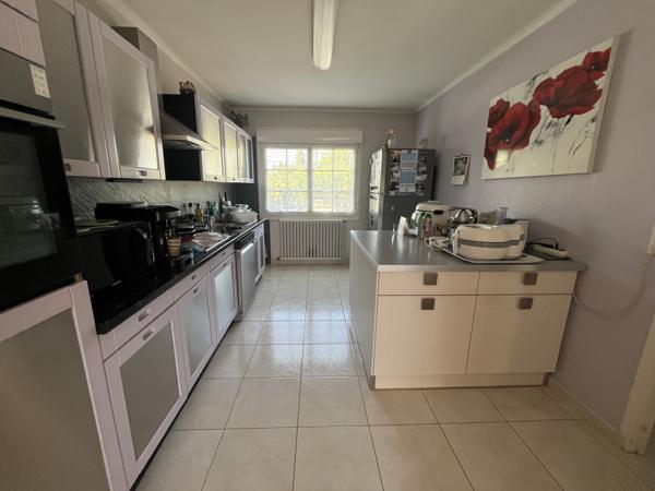 Maison 4 chambres avec grand terrain à vendre à Vannes, à proximité de la gare
