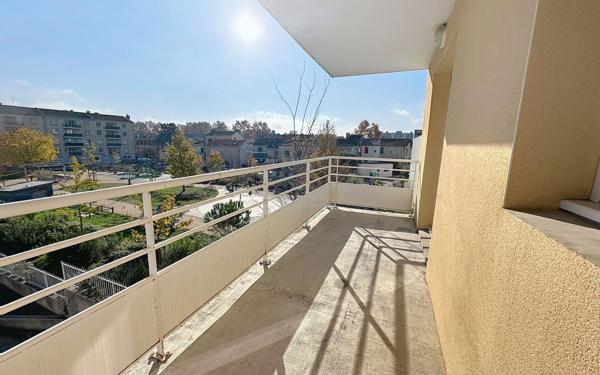 Appartement à louer    3 pièces • 59,96 m2 Avignon