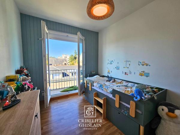 Appartement SAINT-FELIX, T4 de 82 m² au 3ᵉ étage avec ascenseur, double balcon et vue panoramique sur Nantes. Cave et place de stationnement incluses