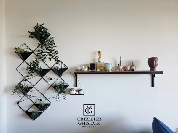 Appartement SAINT-FELIX, T4 de 82 m² au 3ᵉ étage avec ascenseur, double balcon et vue panoramique sur Nantes. Cave et place de stationnement incluses