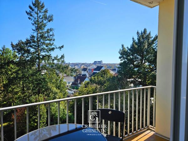 Appartement SAINT-FELIX, T4 de 82 m² au 3ᵉ étage avec ascenseur, double balcon et vue panoramique sur Nantes. Cave et place de stationnement incluses