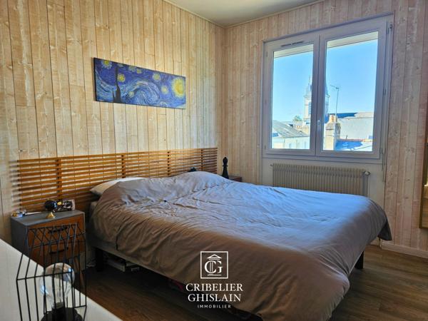 Appartement SAINT-FELIX, T4 de 82 m² au 3ᵉ étage avec ascenseur, double balcon et vue panoramique sur Nantes. Cave et place de stationnement incluses