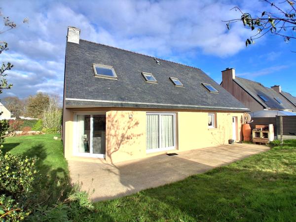 GUIPAVAS - Maison de 7 pièces de 128 m2