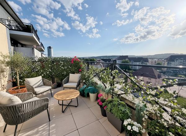 Duplex De 90 au 5ème et Dernier Étage avec Terrasse de 17 m²   Avec parking privatif Dernier étage avec vue imprenable !