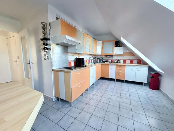 Duplex De 90 au 5ème et Dernier Étage avec Terrasse de 17 m²   Avec parking privatif Dernier étage avec vue imprenable !