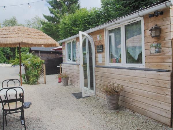 À Vendre – Domaine Touristique & Résidentiel avec Gîtes Insolites en Normandie