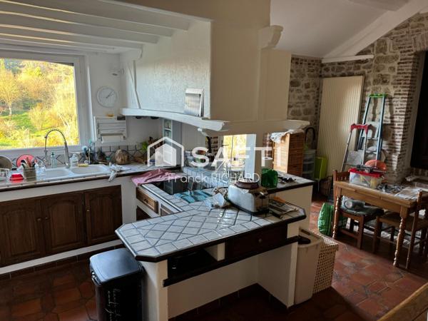 Grande maison de charme rénovée – 278 m² habitables – Terrain de plus d’1 hectare