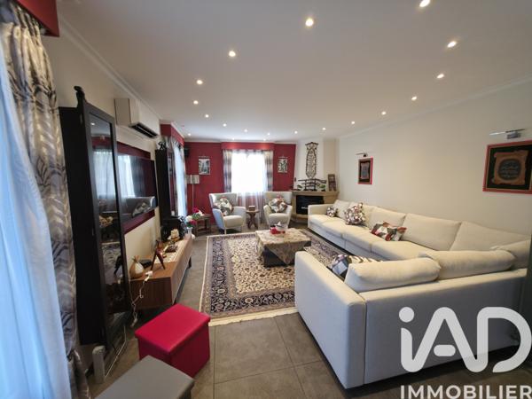 Maison à vendre 7 pièces 222 m² Saint-Fargeau-Ponthierry