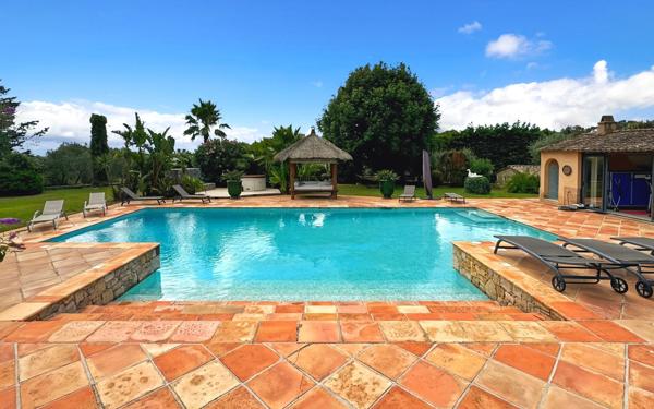 Maison à vendre    7 pièces • 278 m2 Mouans-Sartoux