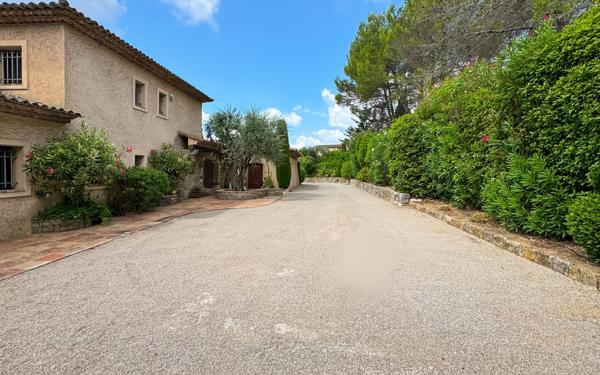 Maison à vendre    7 pièces • 278 m2 Mouans-Sartoux