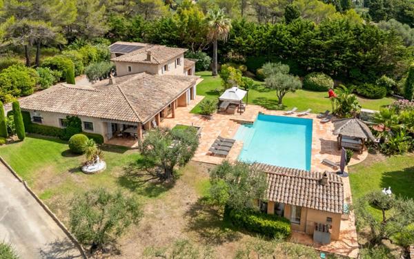 Maison à vendre    7 pièces • 278 m2 Mouans-Sartoux