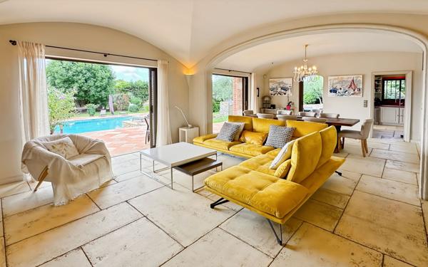 Maison à vendre    7 pièces • 278 m2 Mouans-Sartoux