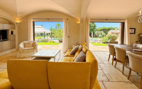 Maison à vendre    7 pièces • 278 m2 Mouans-Sartoux