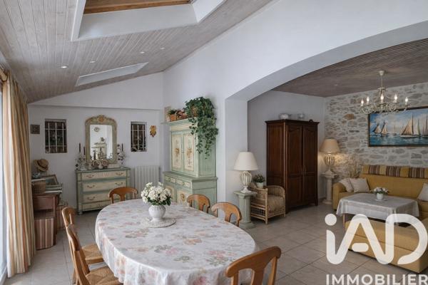 Maison à vendre 5 pièces 146 m² Nîmes