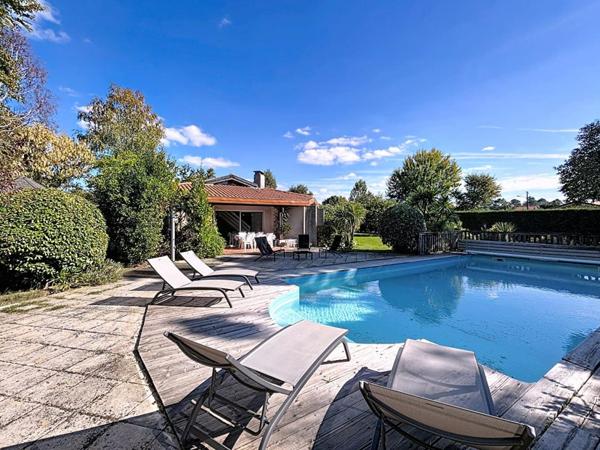 Villa 4 chambres plain-pied sur grand terrain divisible, piscine, tennis