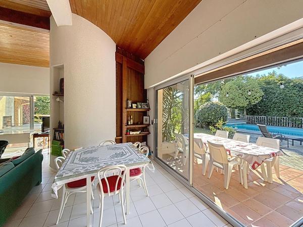 Villa 4 chambres plain-pied sur grand terrain divisible, piscine, tennis