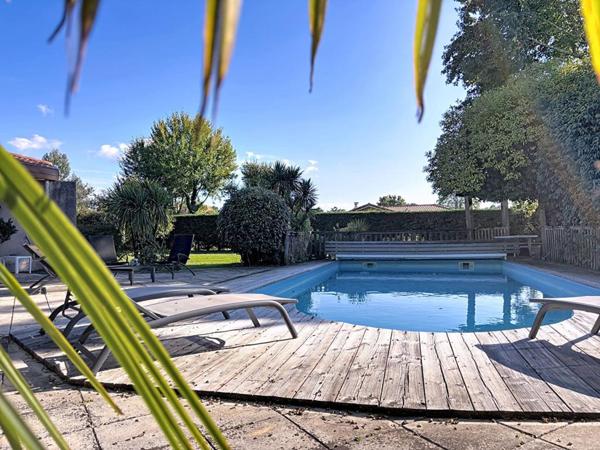 Villa 4 chambres plain-pied sur grand terrain divisible, piscine, tennis