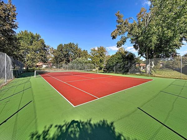 Villa 4 chambres plain-pied sur grand terrain divisible, piscine, tennis