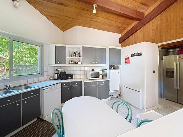 Villa 4 chambres plain-pied sur grand terrain divisible, piscine, tennis