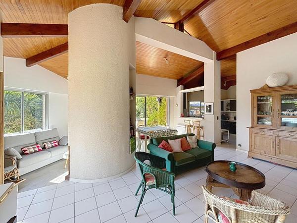 Villa 4 chambres plain-pied sur grand terrain divisible, piscine, tennis