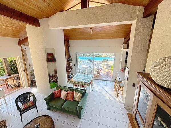 Villa 4 chambres plain-pied sur grand terrain divisible, piscine, tennis