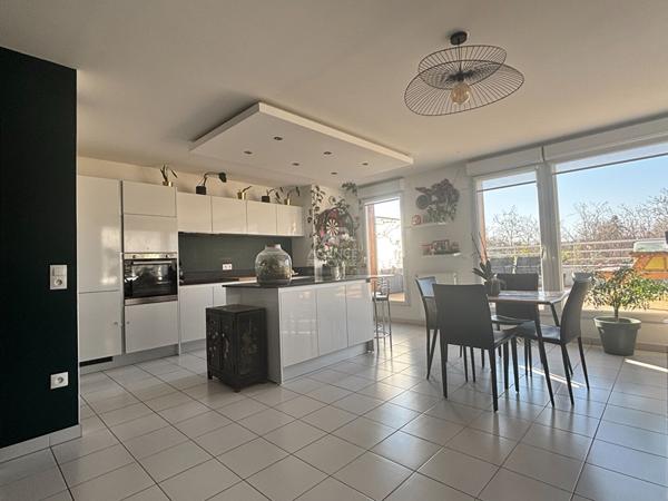 Appartement Saint Ouen L Aumone 5 pièce(s) 83.40 m2 - Dernier étage avec terrasse de 52m² 409 000 € ** - Référence 11201