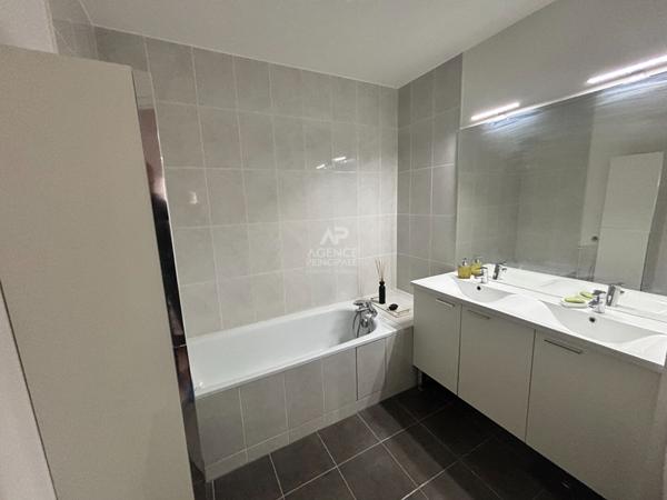 Appartement Saint Ouen L Aumone 5 pièce(s) 83.40 m2 - Dernier étage avec terrasse de 52m² 409 000 € ** - Référence 11201