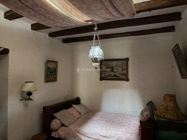 Vente                                                      Maison de village
                        
                     6 pièces                      108 m2                     à Villedieu-le-Château