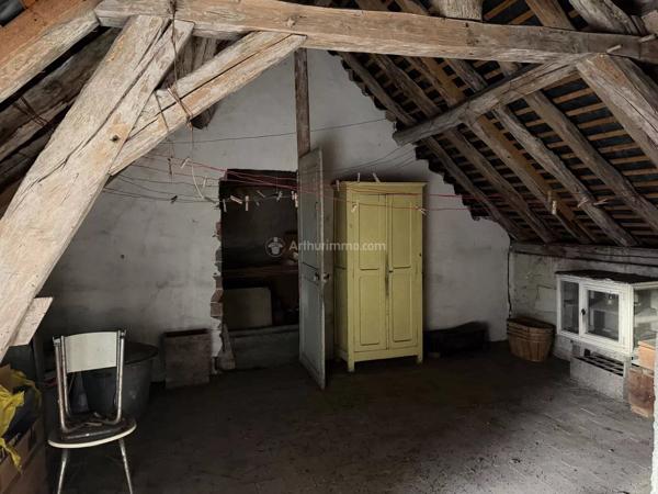 Vente                                                      Maison de village
                        
                     6 pièces                      108 m2                     à Villedieu-le-Château