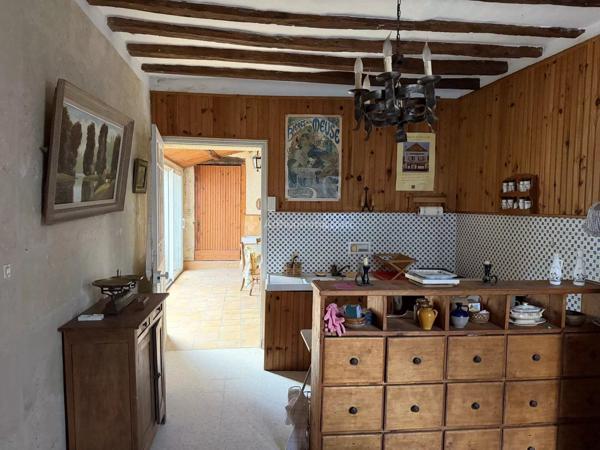 Vente                                                      Maison de village
                        
                     6 pièces                      108 m2                     à Villedieu-le-Château