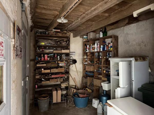 Vente                                                      Maison de village
                        
                     6 pièces                      108 m2                     à Villedieu-le-Château