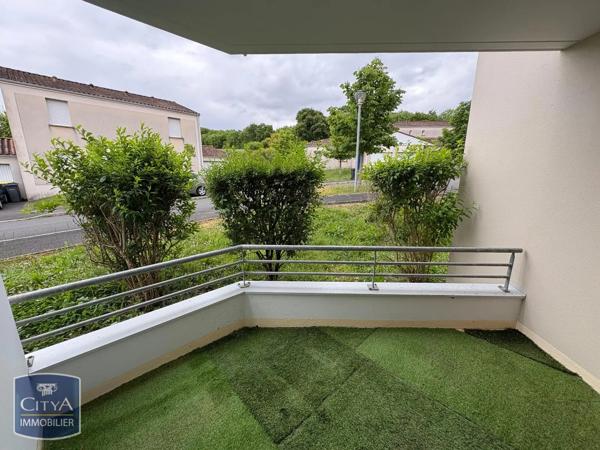 Appartement à louer 2 pièces 49.15m² Gond-Pontouvre (16160)