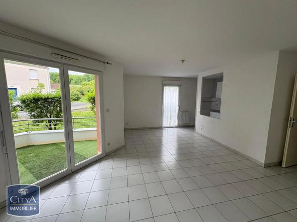 Appartement à louer 2 pièces 49.15m² Gond-Pontouvre (16160)