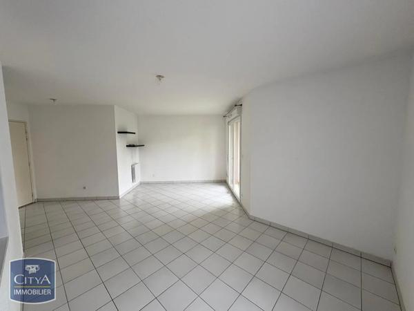 Appartement à louer 2 pièces 49.15m² Gond-Pontouvre (16160)