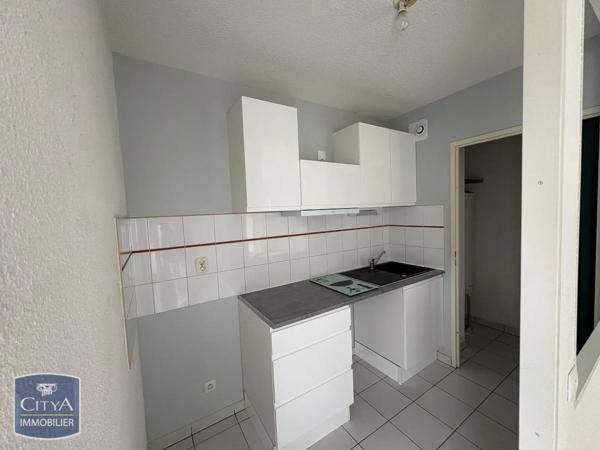 Appartement à louer 2 pièces 49.15m² Gond-Pontouvre (16160)