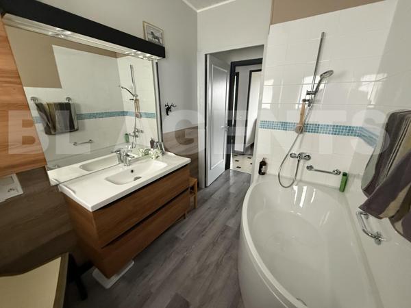 PLAIN-PIED SUR SOUS-SOL DANS QUARTIER RECHERCHE