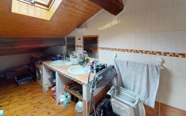 Immeuble à vendre    5 pièces •  Revel