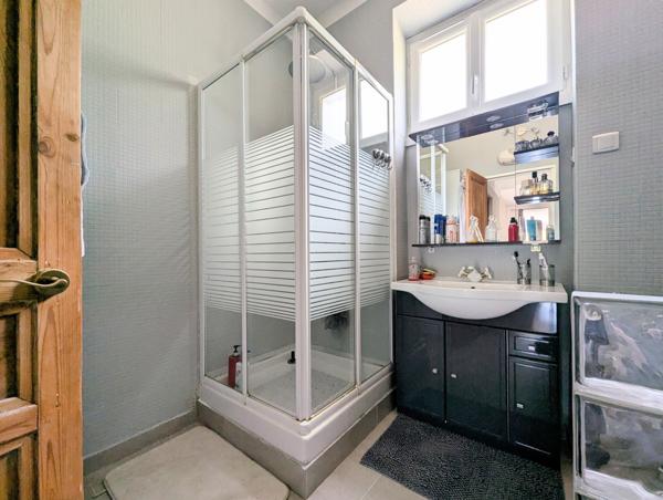 Cuges-les-Pins (13780) Maison plain pied, 4 pièces avec un grand jardin et un garage