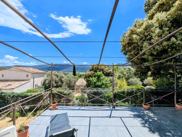 Cuges-les-Pins (13780) Maison plain pied, 4 pièces avec un grand jardin et un garage