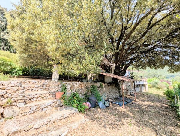 Cuges-les-Pins (13780) Maison plain pied, 4 pièces avec un grand jardin et un garage