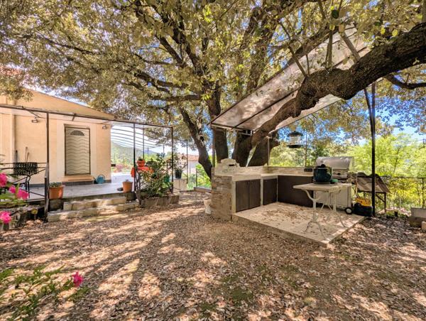 Cuges-les-Pins (13780) Maison plain pied, 4 pièces avec un grand jardin et un garage