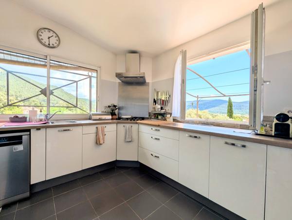 Cuges-les-Pins (13780) Maison plain pied, 4 pièces avec un grand jardin et un garage