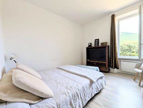 Cuges-les-Pins (13780) Maison plain pied, 4 pièces avec un grand jardin et un garage