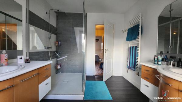 Propriété avec piscine secteur Laval SUD